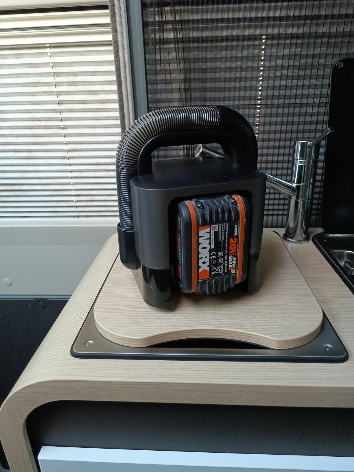 WORX WX030.9 Aspirapolvere Portatile 20V Solo Corpo Retrattile