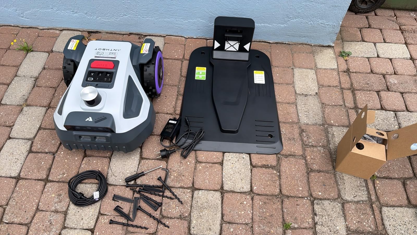 Anthbot M9 robot tagliaerba wireless 1000mq con garage