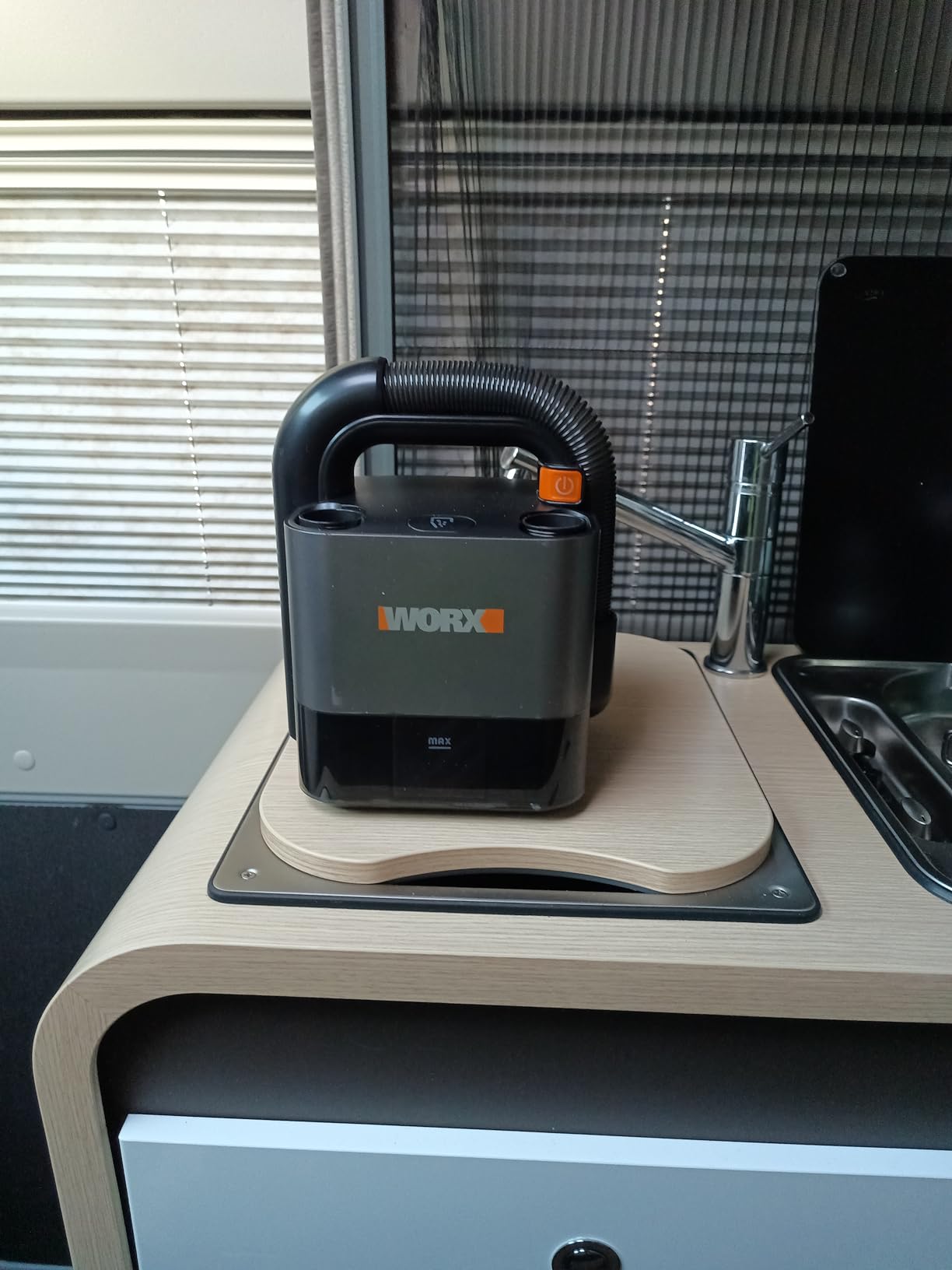 WORX WX030.9 Aspirapolvere Portatile 20V Solo Corpo Retrattile
