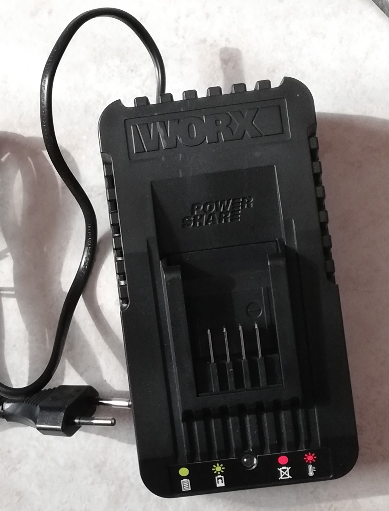 Worx PowerShare WA3880 caricabatterie rapido 20V 2A