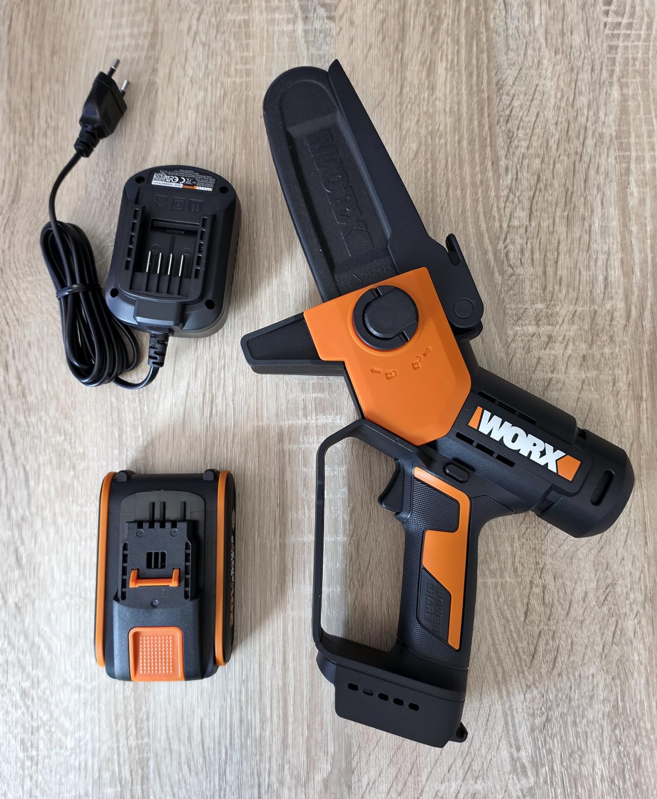 Worx WG326E Mini Motosega 20V 12cm con Batteria 2.0Ah