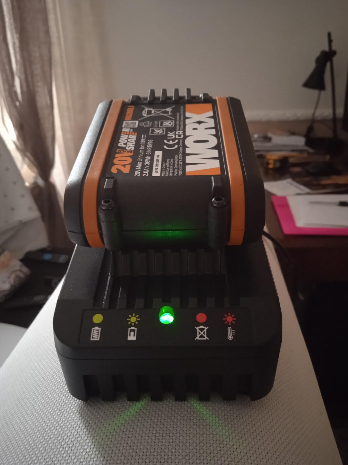 Worx PowerShare WA3880 caricabatterie rapido 20V 2A