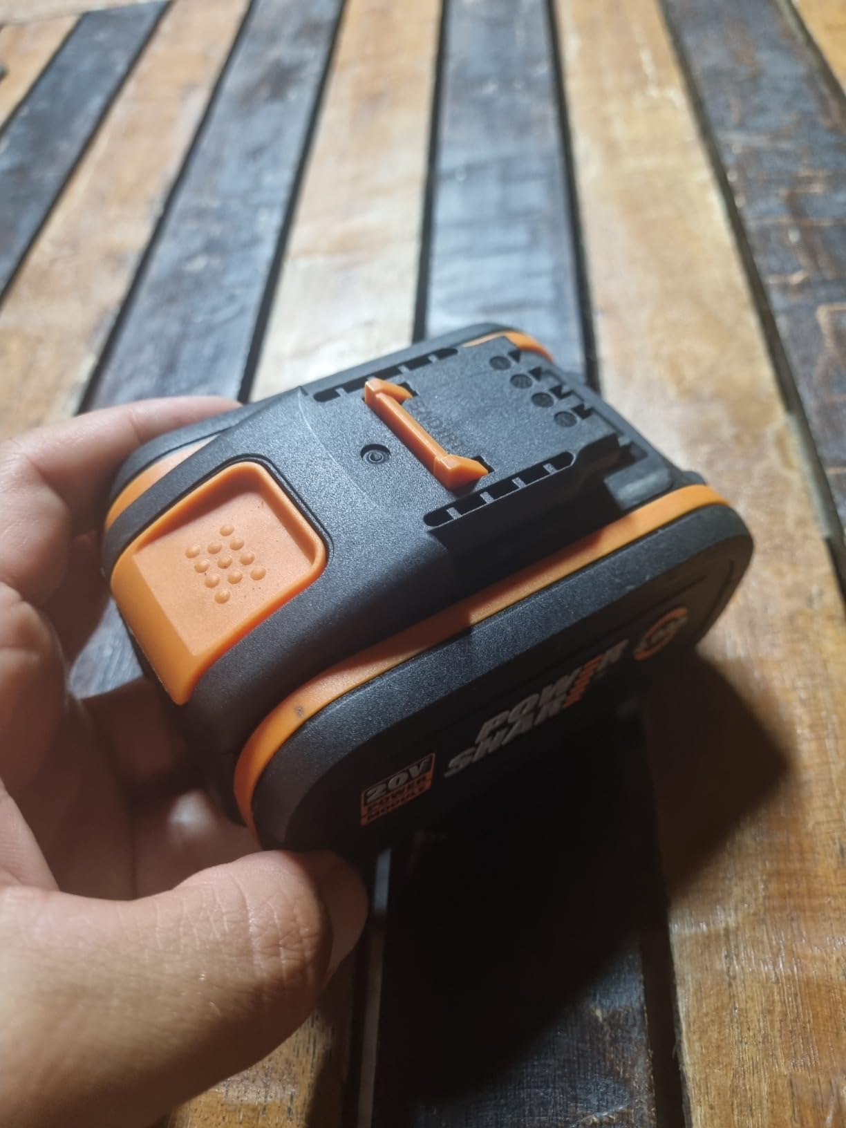 Worx PowerShare WA3604 kit batteria 4.0Ah + caricabatterie 20V