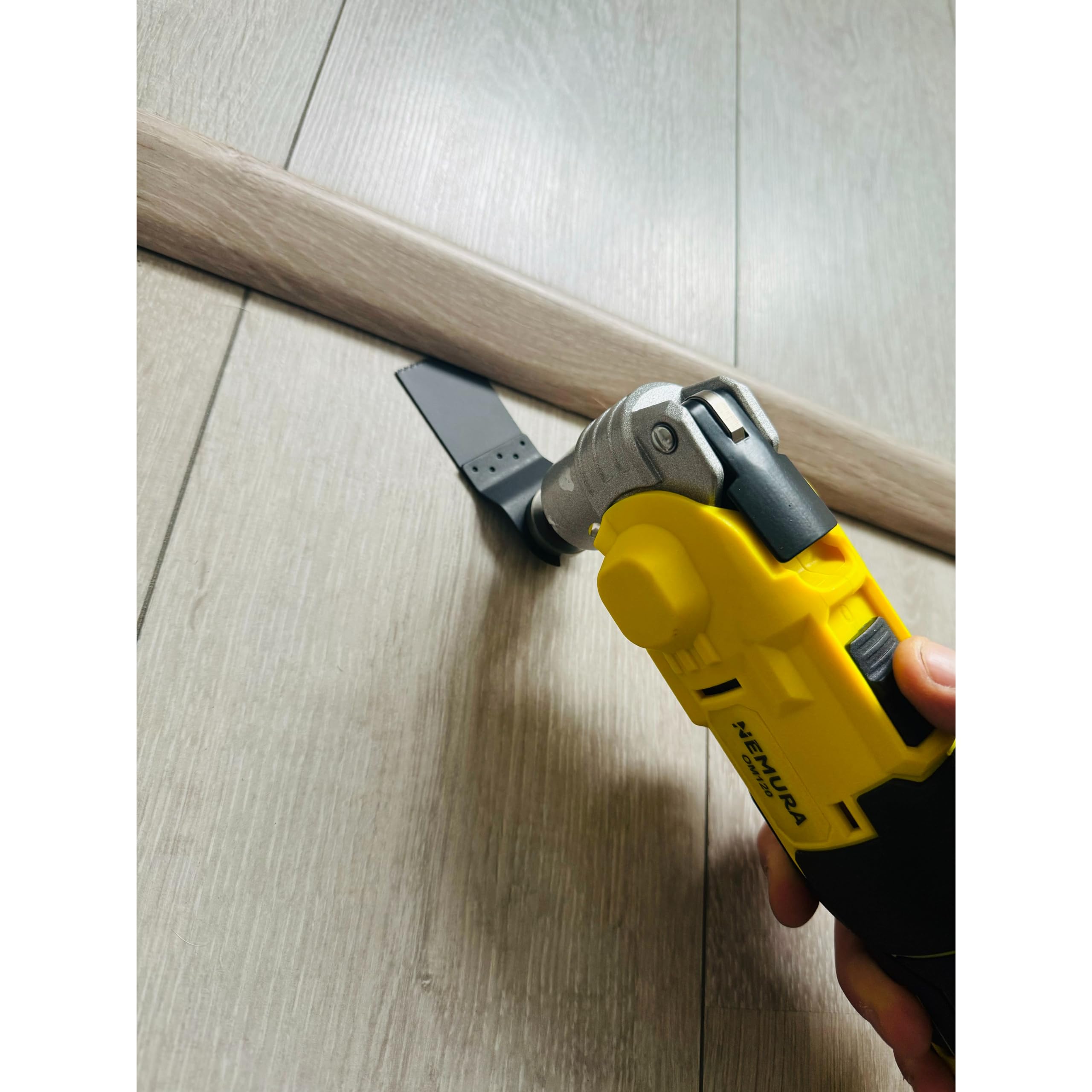 Nemura multitool oscillante 20V 2Ah 12 accessori con valigetta